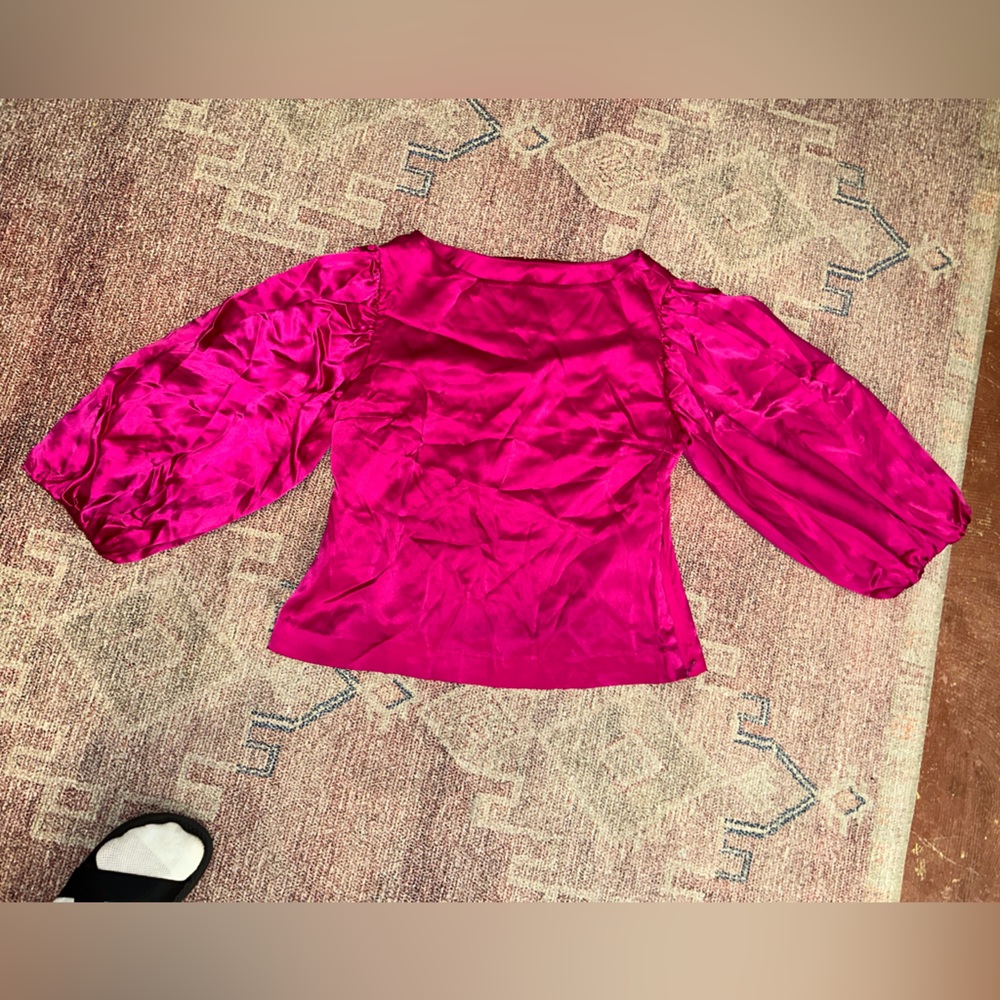 Magenta satin 3/4 puff peasant sleeve fitted top size medium